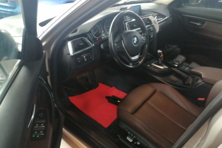 BMW 3 Series 2019 car image #12