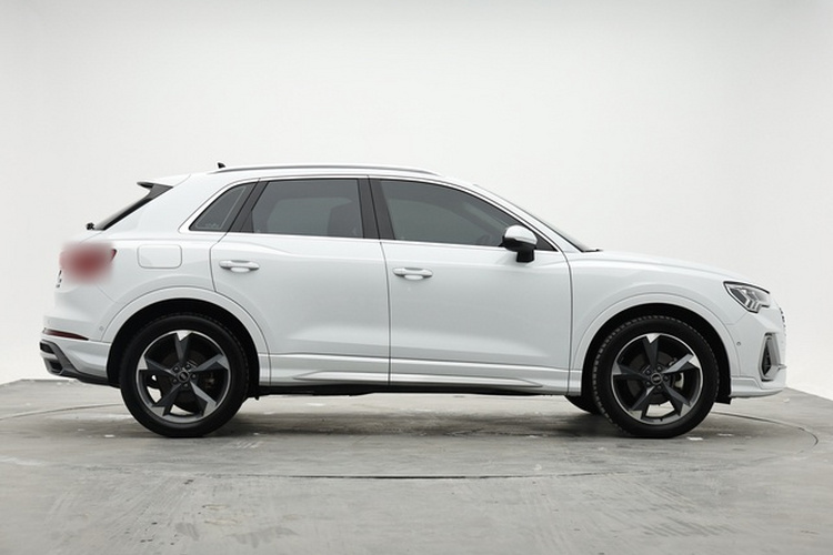 Audi Q3 2022 car image #5