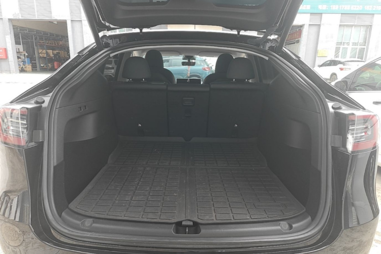Tesla Model Y 2023 car image #19