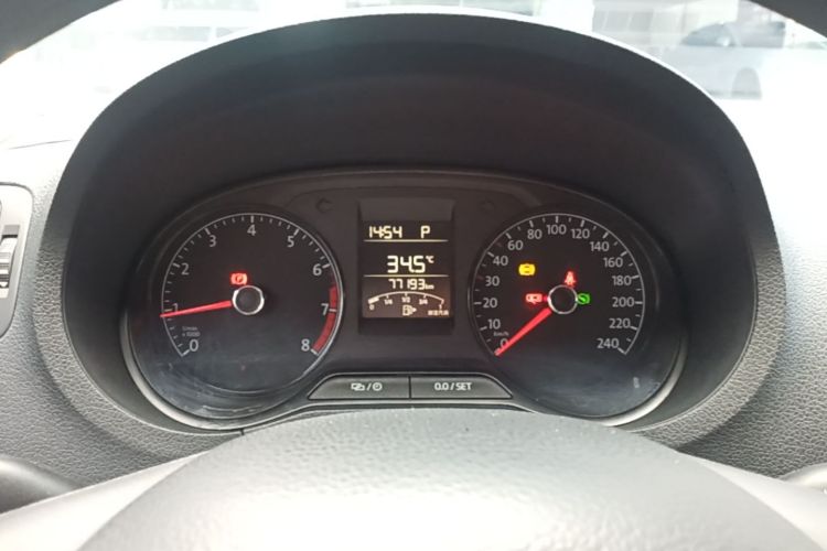 Volkswagen Polo 2017 car image #12