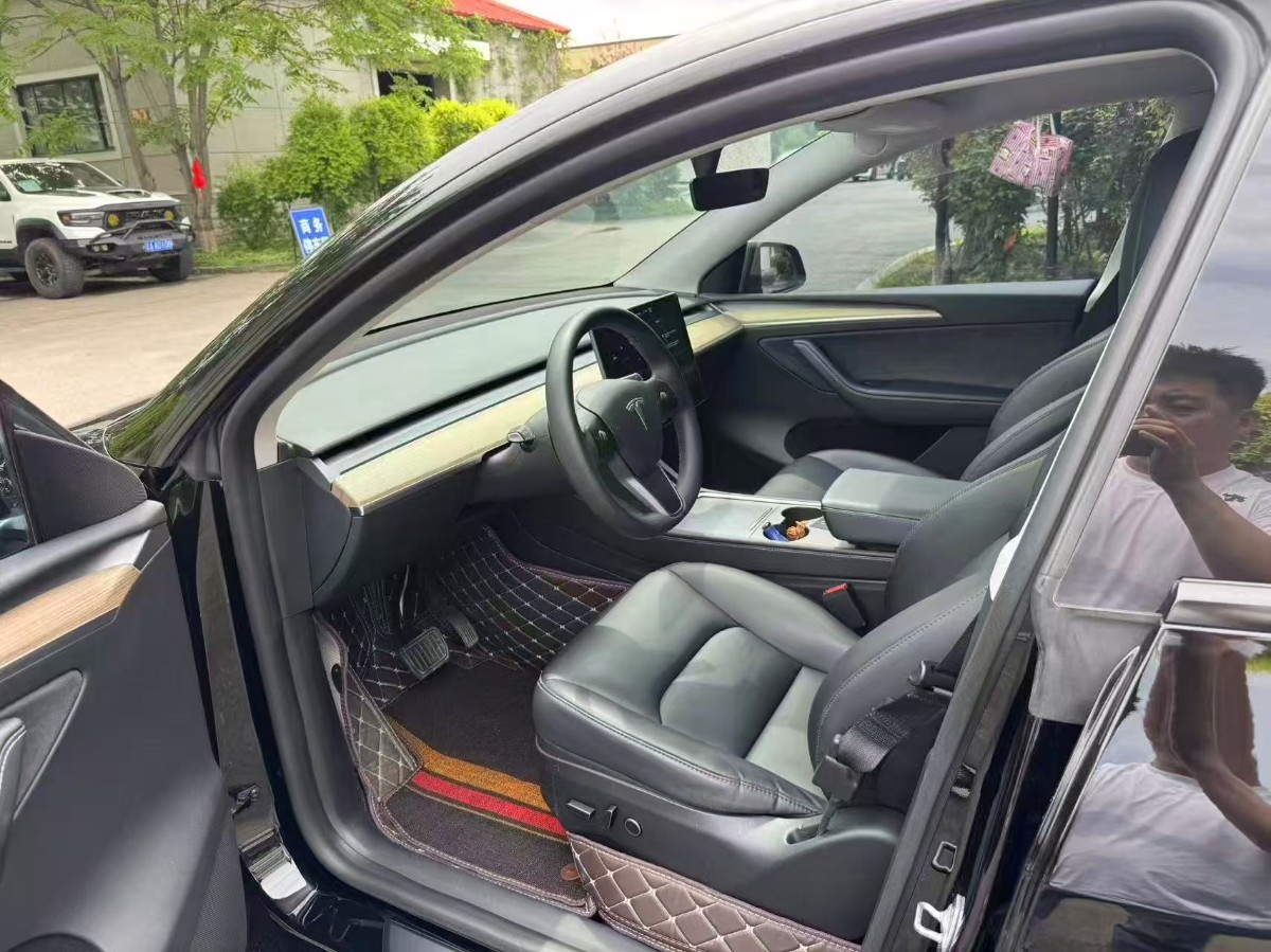 Tesla Model Y 2023 #3 Tesla Model Y 2023 car image #3