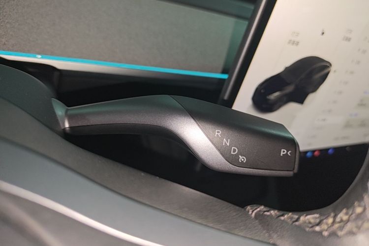 Tesla Model Y 2023 #14 Tesla Model Y 2023 car image #14