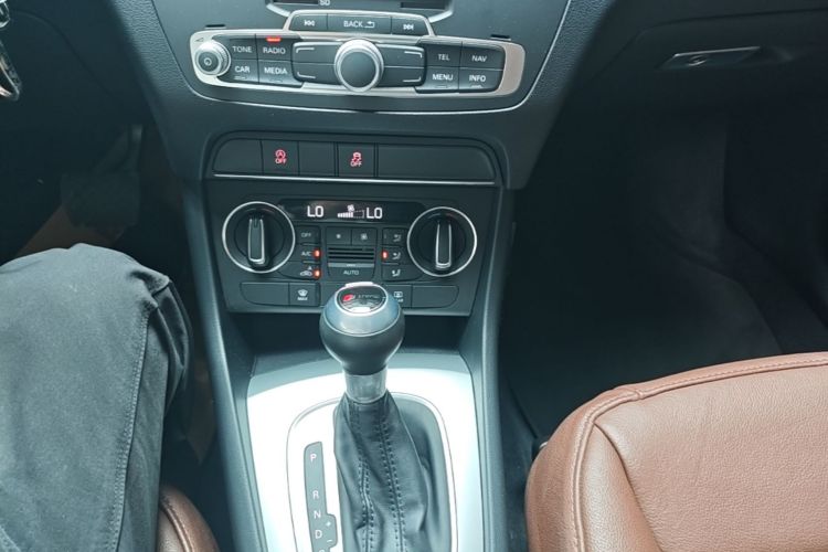 Audi Q3 2019 car image #14