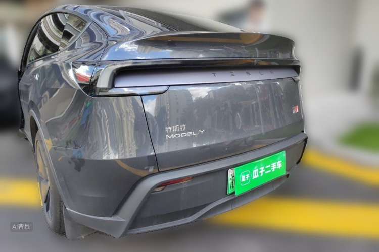 Tesla Model Y 2025 car image #5