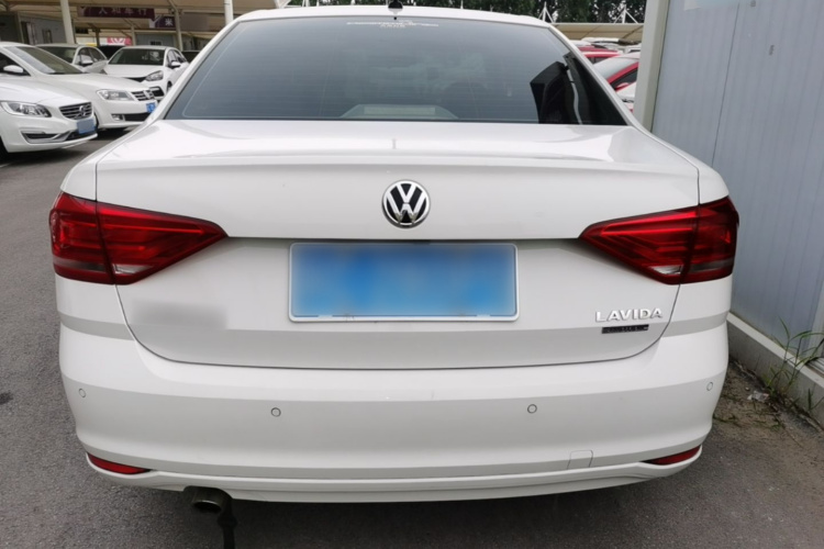 Volkswagen Lavida 2018 car image #6