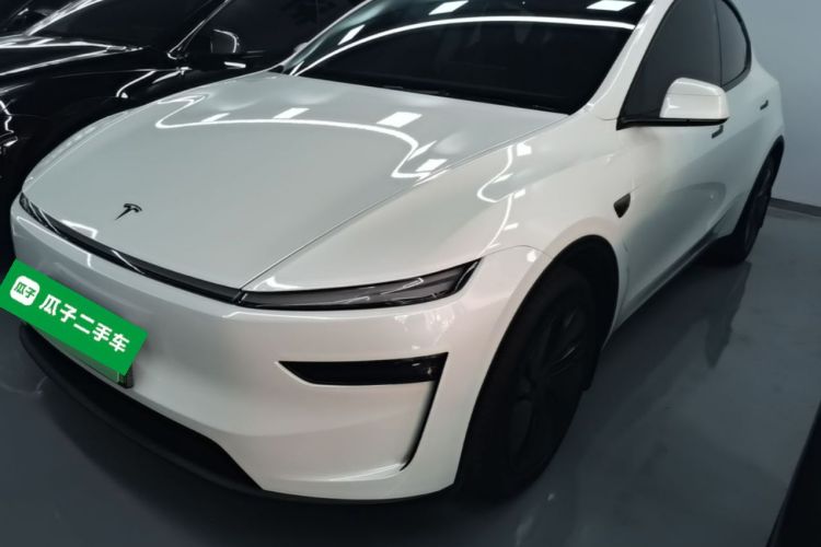 Tesla Model Y 2025 car image #2