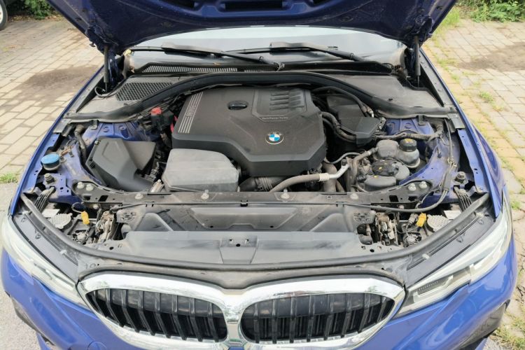 BMW 3 Series 2020 car image #18