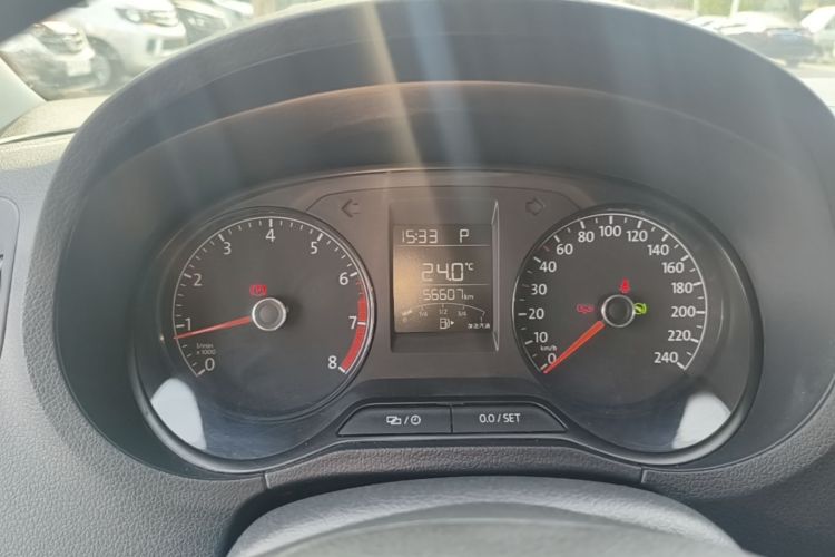 Volkswagen Polo 2016 car image #12