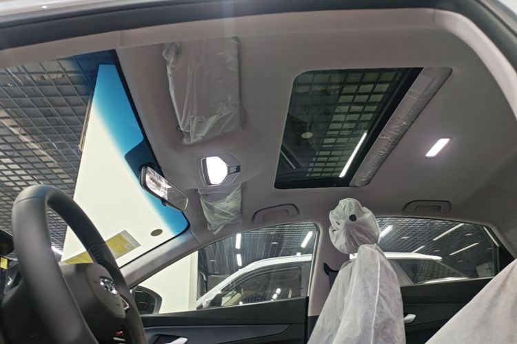 GEELY Binray 2026 imagen de coche #18