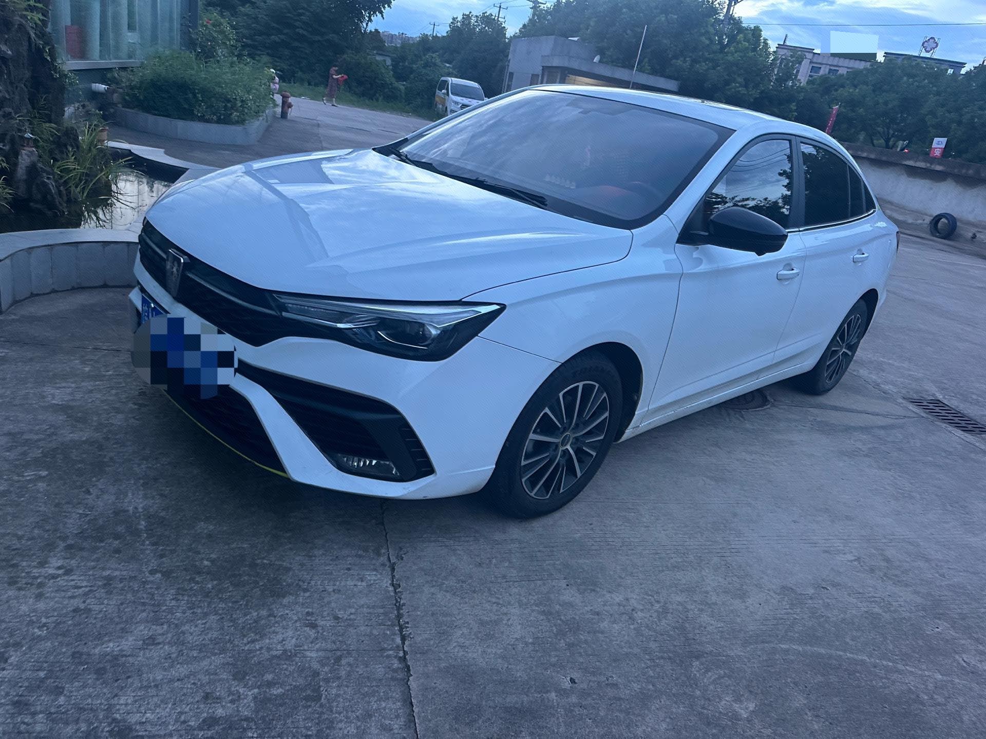 Roewe i5 2023 Roewe i5 2023 car image