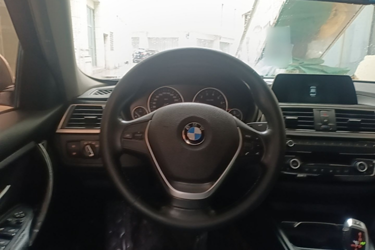 BMW 3 Series 2018 #11 BMW 3 Series 2018 car image #11