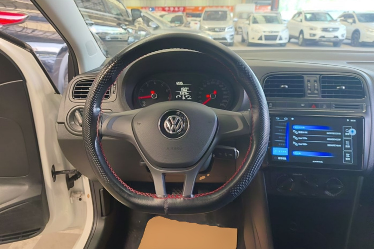 Volkswagen Polo 2019 car image #11