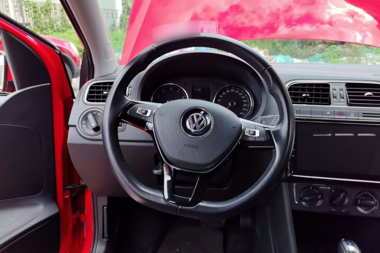 Volkswagen Polo 2019 car image #11