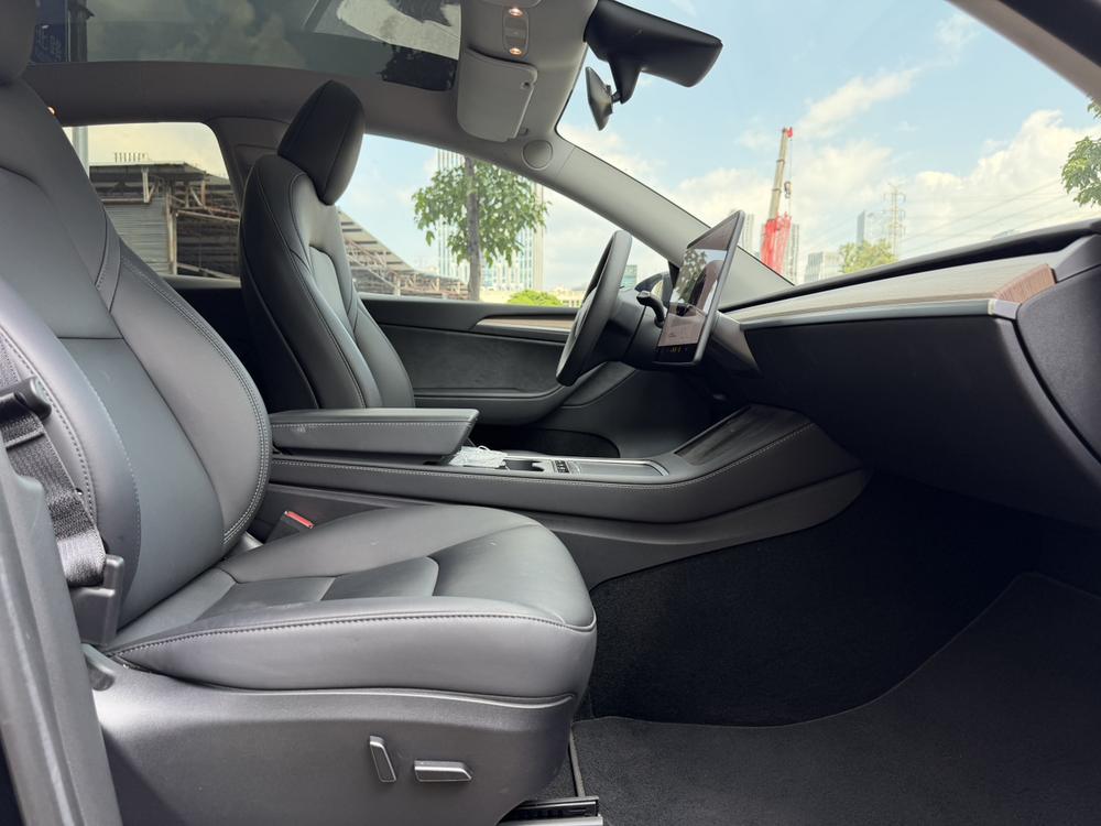 Tesla Model Y 2023 car image #11