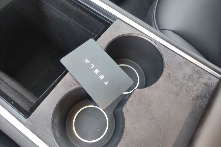 Tesla Model 3 2023 car image #9