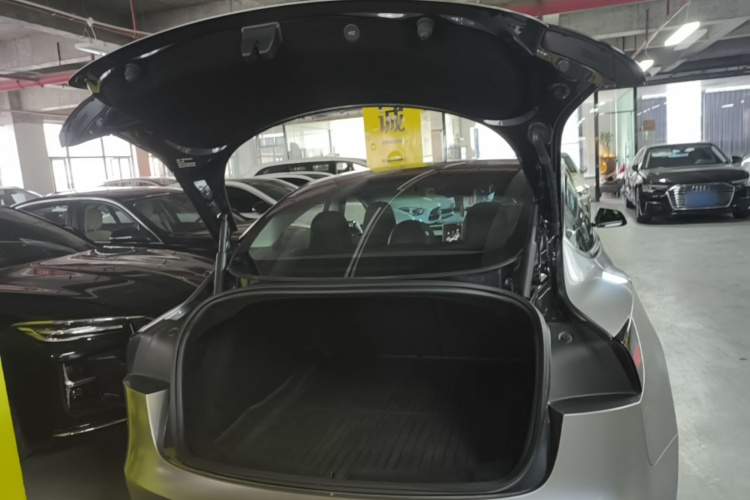 Tesla Model 3 2024 car image #19