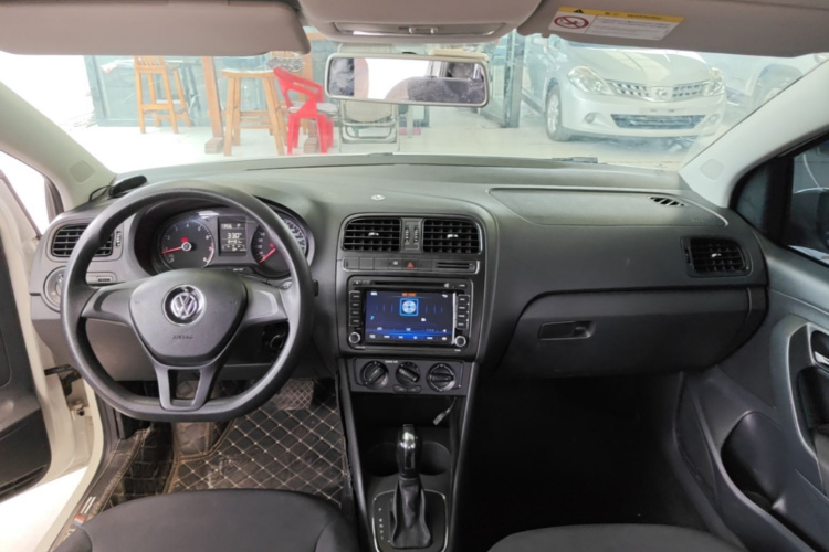 Volkswagen Polo 2016 car image #10