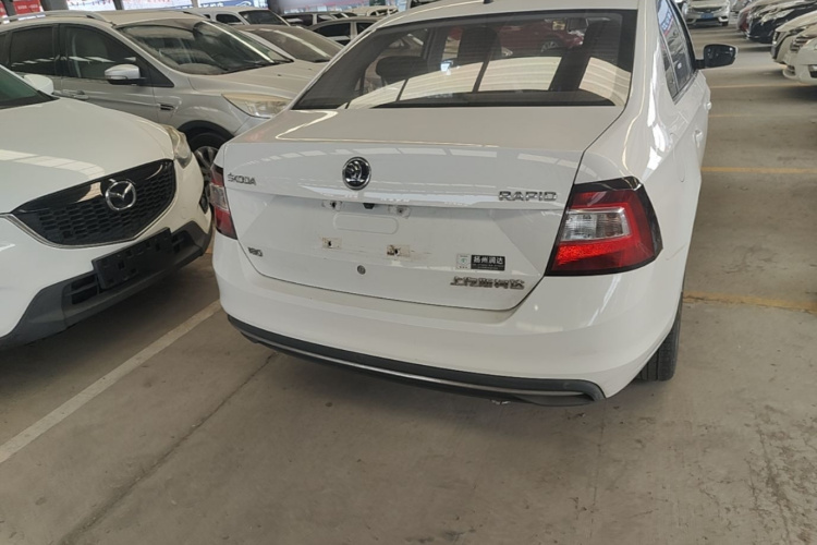 Skoda Rapid 2018 car image #4
