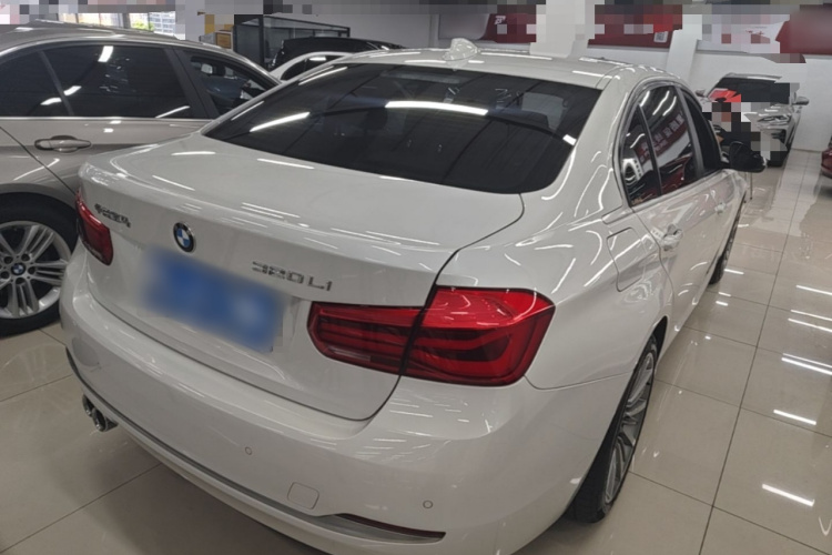 BMW 3 Series 2019 car image #7