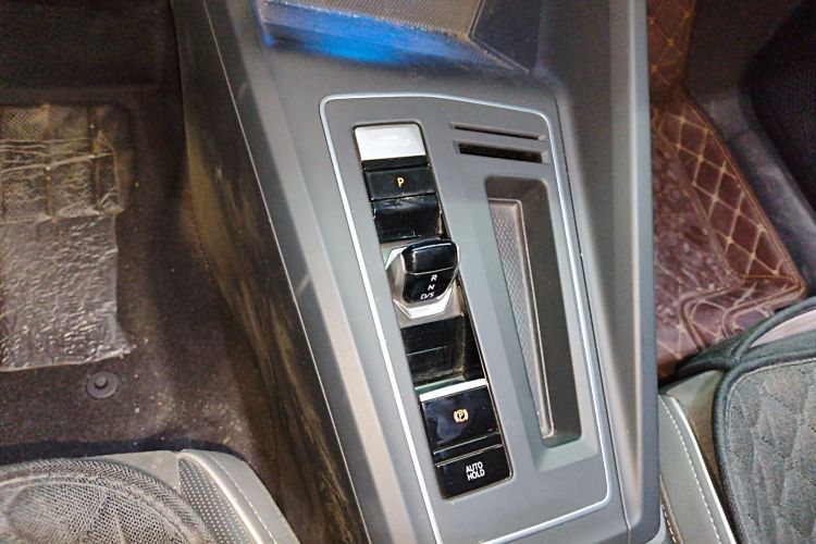 Volkswagen Golf 2022 immagine di auto #14