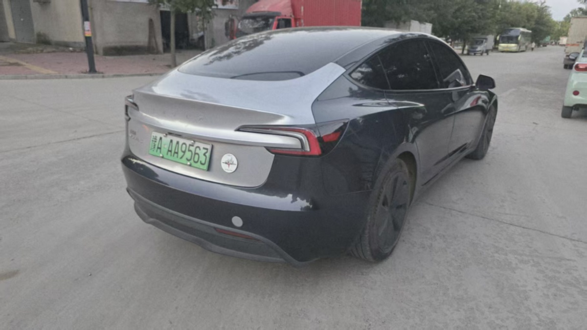 Tesla Model 3 2024 car image #4