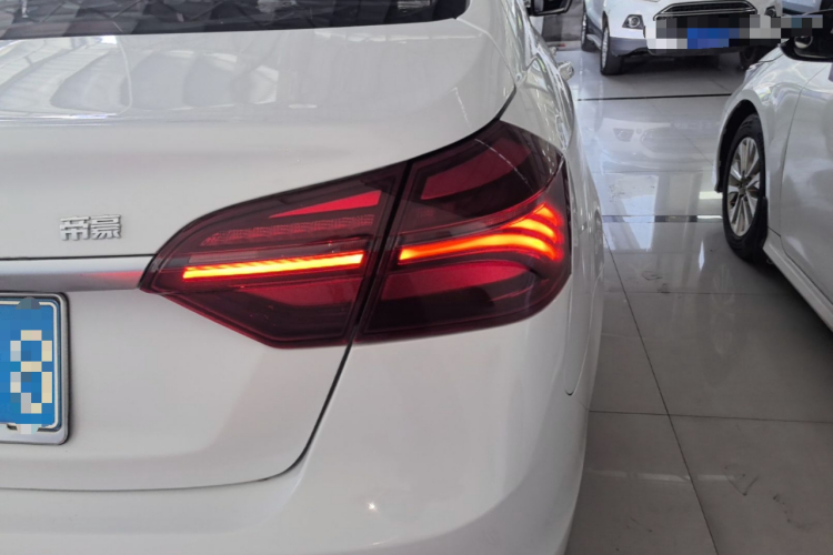 GEELY Emgrand 2019 imagen de coche #8