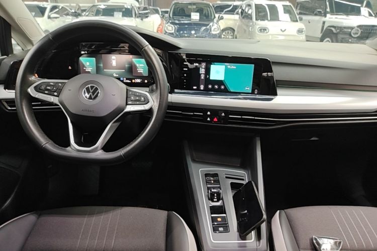 Volkswagen Golf 2021 car image #10