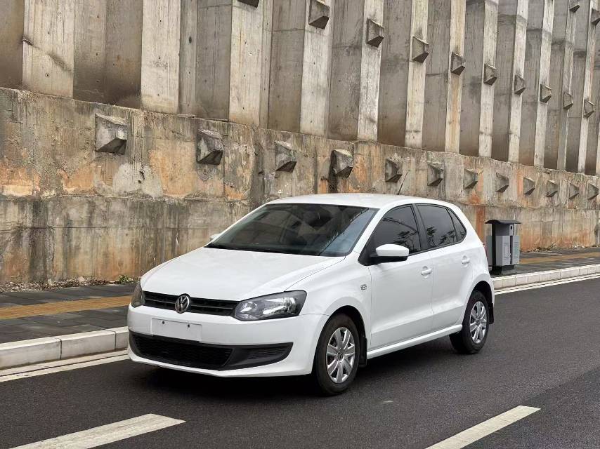 Volkswagen Polo 2014 Volkswagen Polo 2014 car image