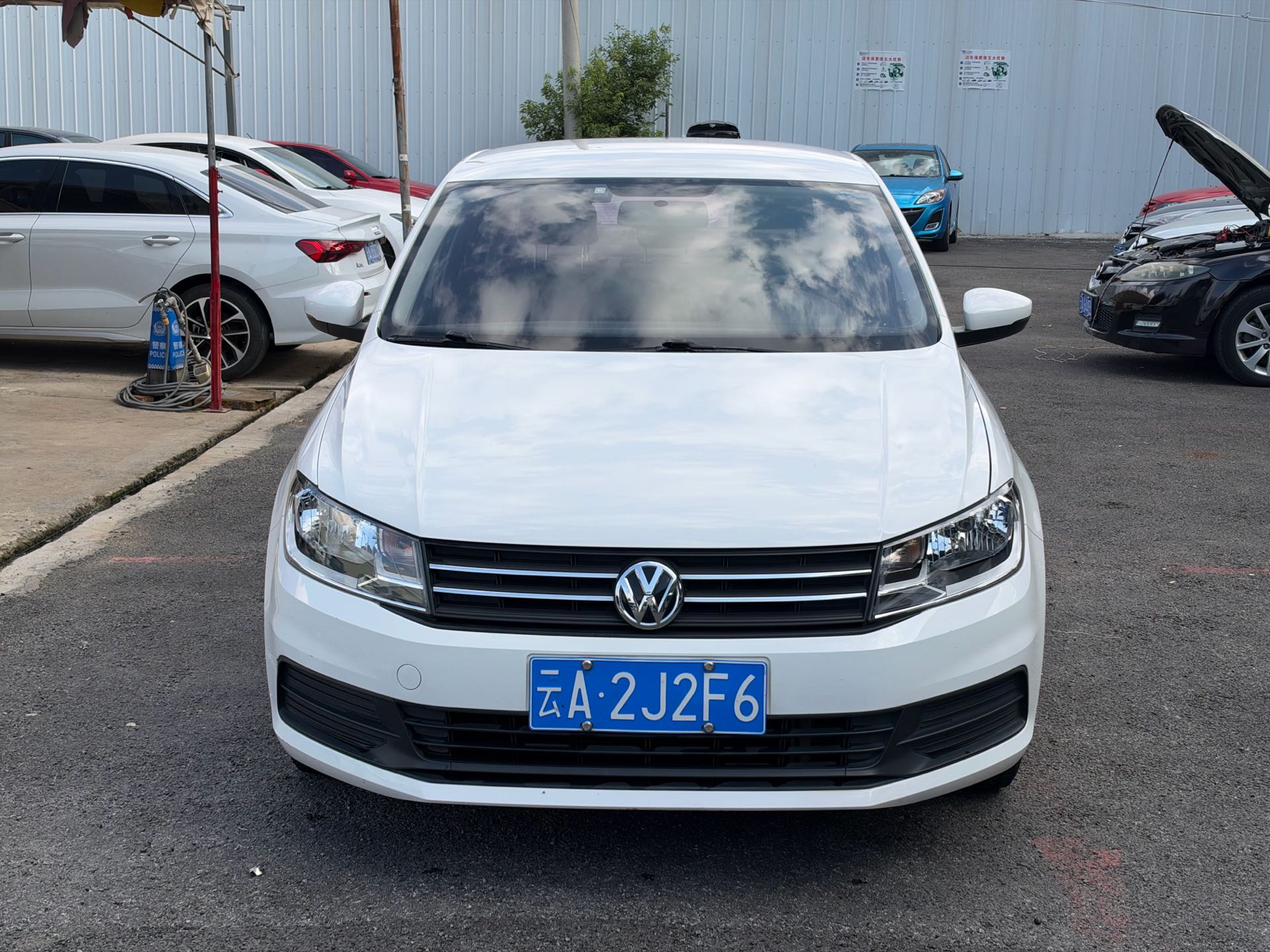 Volkswagen Santana 2017 car image #2