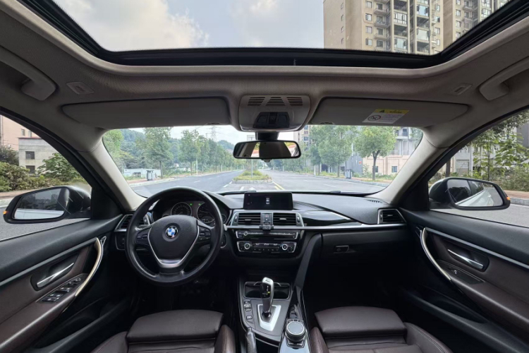 BMW 3 Series 2019 immagine di auto #14