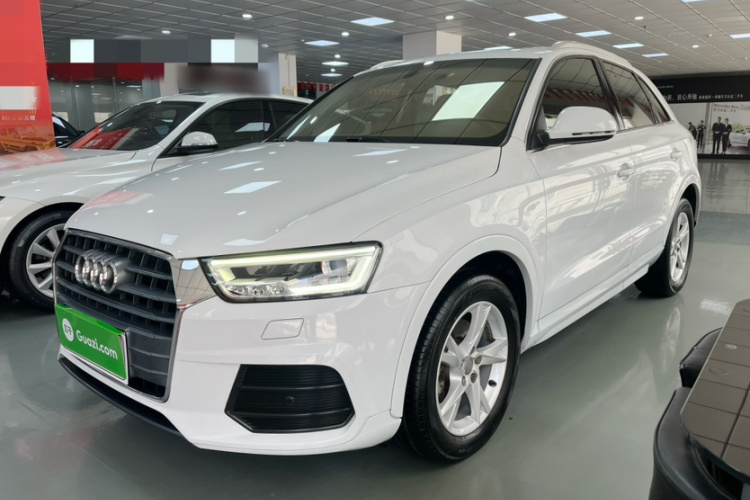 Audi Q3 2019 car image #2