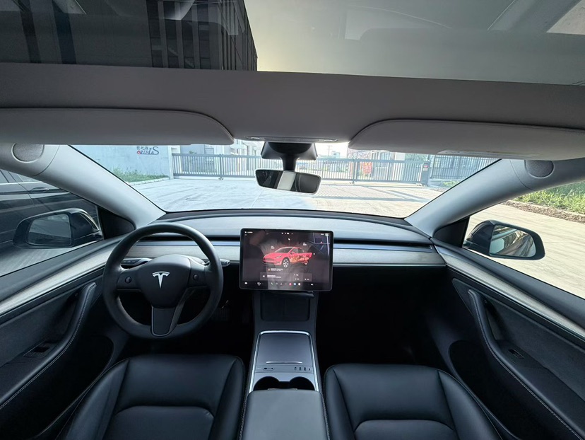 Tesla Model Y 2023 #5 Tesla Model Y 2023 car image #5