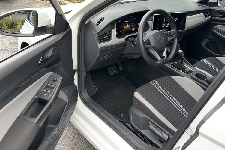 Volkswagen Bora 2023 car image #12