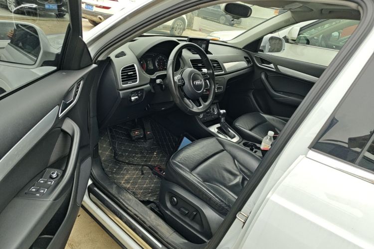 Audi Q3 2016 car image #16