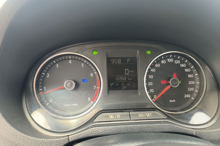 Volkswagen Polo 2016 car image #12