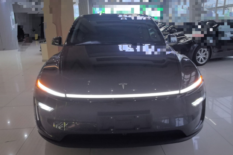 Tesla Model Y 2025 #3 Tesla Model Y 2025 car image #3