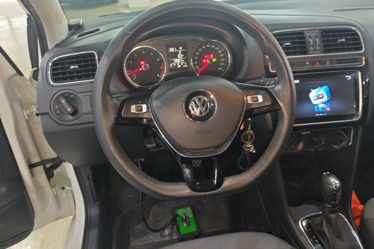 Volkswagen Polo 2018 car image #11