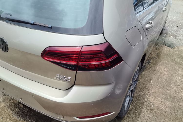Volkswagen Golf 2020 car image #8