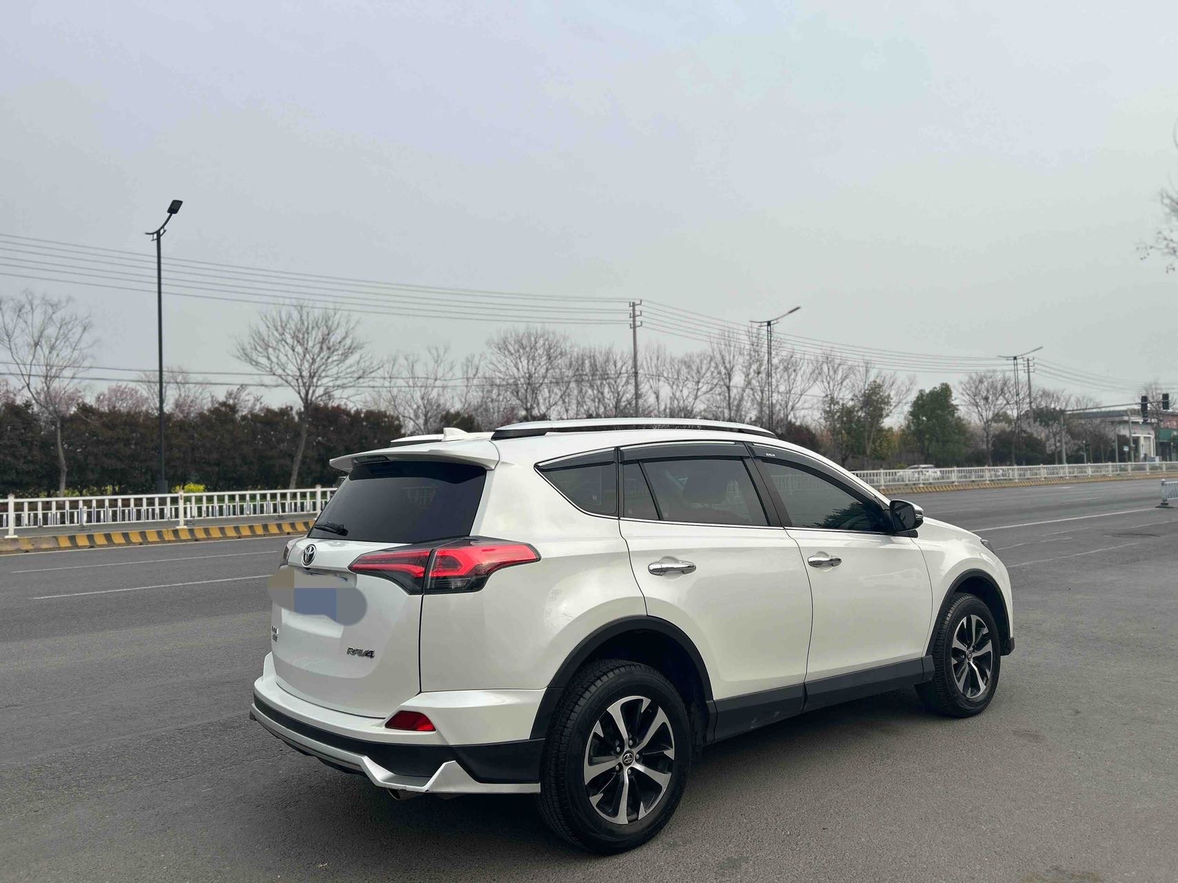 Toyota RAV4 2019 car image #4