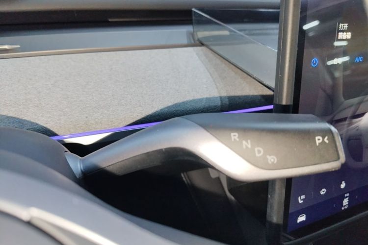 Tesla Model Y 2024 imagem de carro #14
