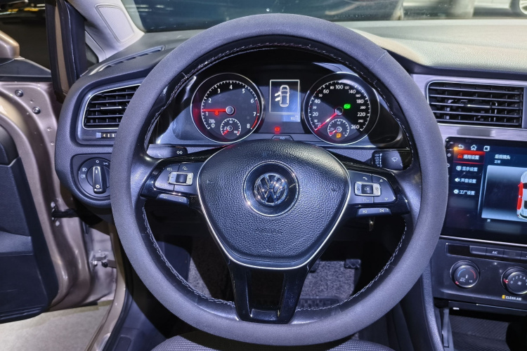 Volkswagen Golf 2018 car image #11