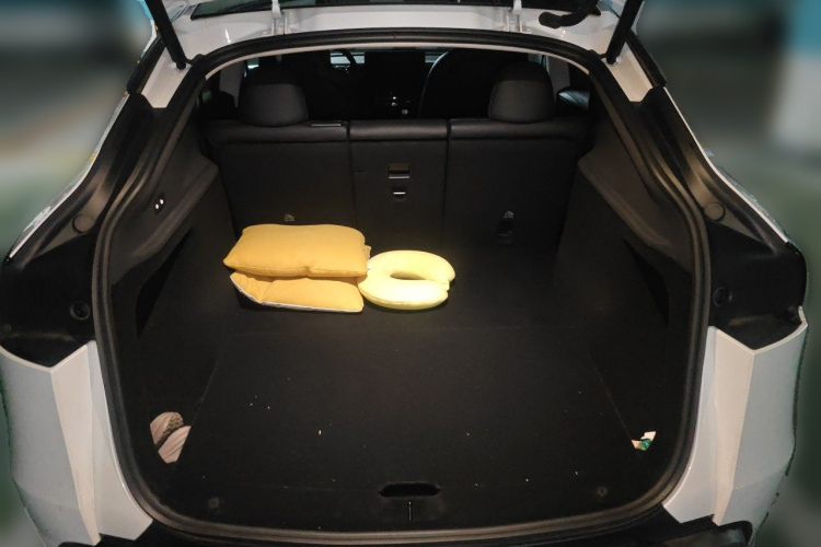 Tesla Model Y 2025 #21 Tesla Model Y 2025 car image #21