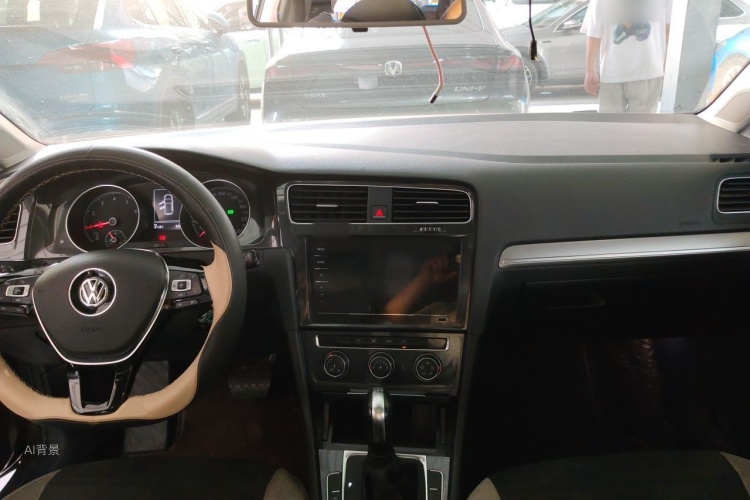Volkswagen Golf 2020 car image #11