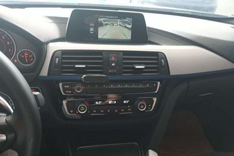 BMW 3 Series 2018 #17 BMW 3 Series 2018 صورة سيارة #17