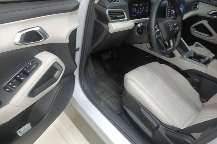 BYD YuanUP 2025 #16 BYD YuanUP 2025 car image #16