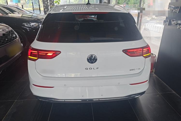 Volkswagen Golf 2022 car image #6