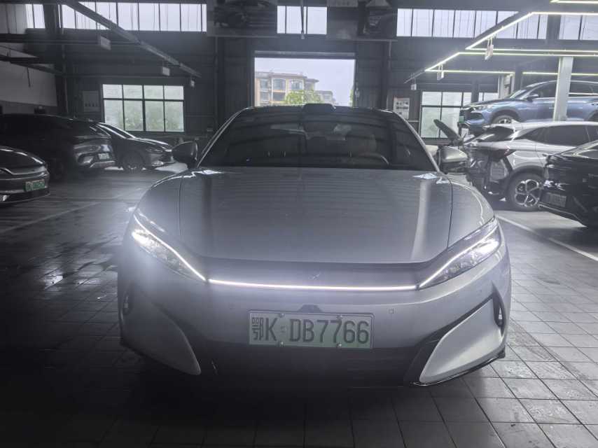 BYD HanL 2025 صورة سيارة #2