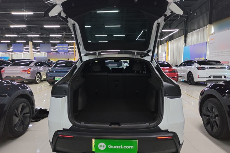 Tesla Model Y 2026 #19 Tesla Model Y 2026 car image #19