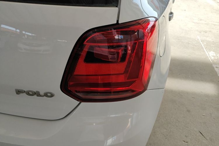 Volkswagen Polo 2016 car image #8