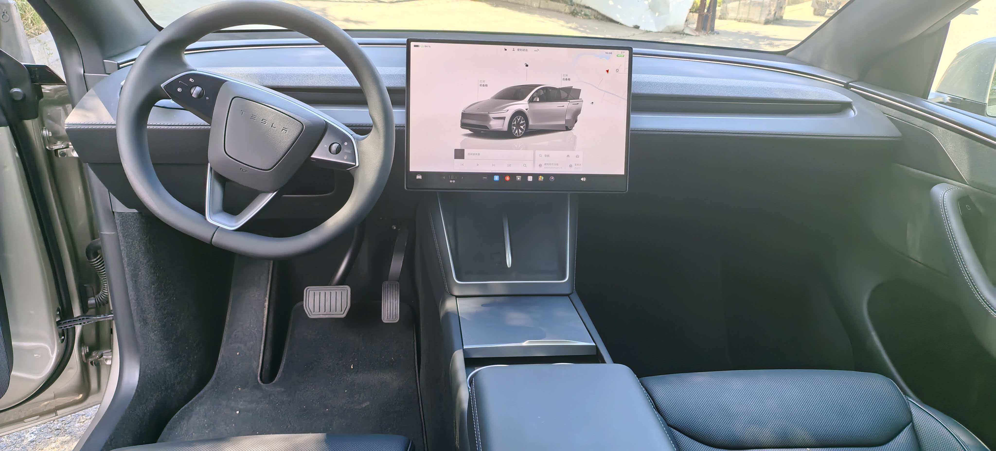 Tesla Model Y L 2026 #7 Tesla Model Y L 2026 car image #7
